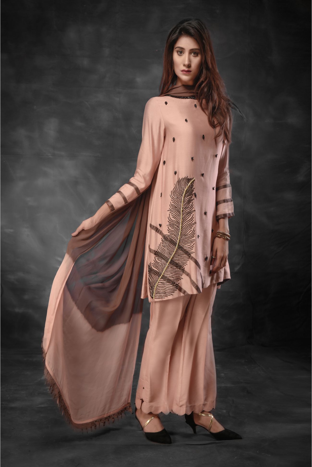 pakistani tea pink dresses Tea Pink Embroidered Kamdani Maxi Dress: Pakistani Bridal Lengha